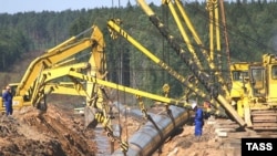 «Зачем прокладывать газопровод по минному полю», когда можно качать газ через Белоруссию, недоумевает Александр Лукашенко