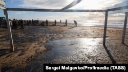 У перші тижні після аварії танкерів забруднення більше зачепило російське узбережжя Чорного моря в Краснодарському краї РФ