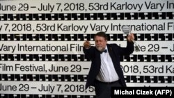 Виталий Манский с призом конкурса