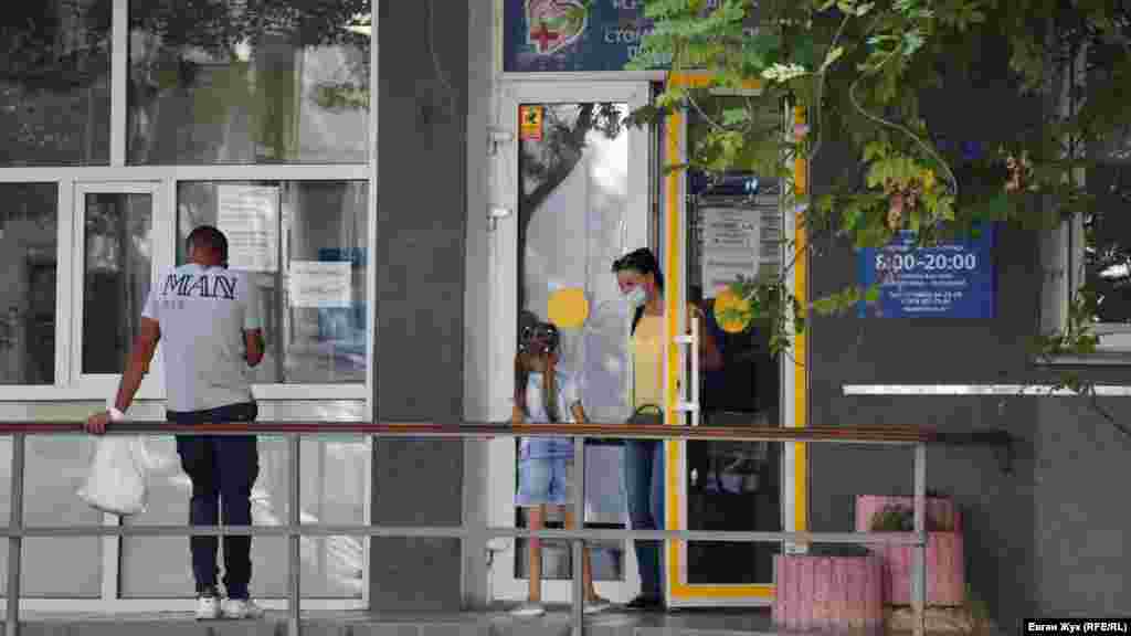 В медицинских учреждениях – строгий масочный режим. На фото – детская стоматологическая поликлиника на улице Ленина