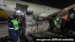 Гуманітарний вантаж з Об’єднаних Арабських Еміратів прибуває до України, квітень 2020 року