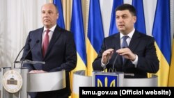 Прем’єр-міністр України Володимир Гройсман і голова Верховної Ради України Андрій Парубій на спільному брифінгу. Київ, 4 червня 2018 року