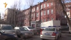 У Тверского суда встречали задержанных на Манежной У Тверского суда встречали задержанных на Манежной