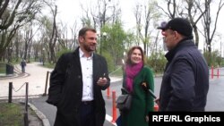 Сергій Бабак та Ірина Венедіктова, за їхніми словами, прийшли в Маріїнський парк, щоб випити кави