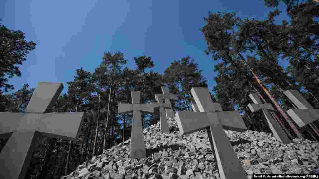 Особлива трійка НКВС – орган позасудового винесення вироків в СРСР, що існував в 1937–1938 роках під час Великого терору. Трійки формувалися зазвичай на рівні області. Складалися з начальника підрозділу НКВС, секретаря обкому партії і прокурора. Зазвичай вирок виносили за декілька хвилин, в більшості випадків це був розстріл