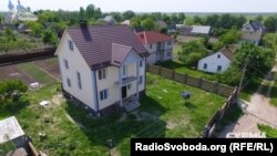 Ще один сучасний будинок у Старій Рафалівці теж належить близьким Демчини