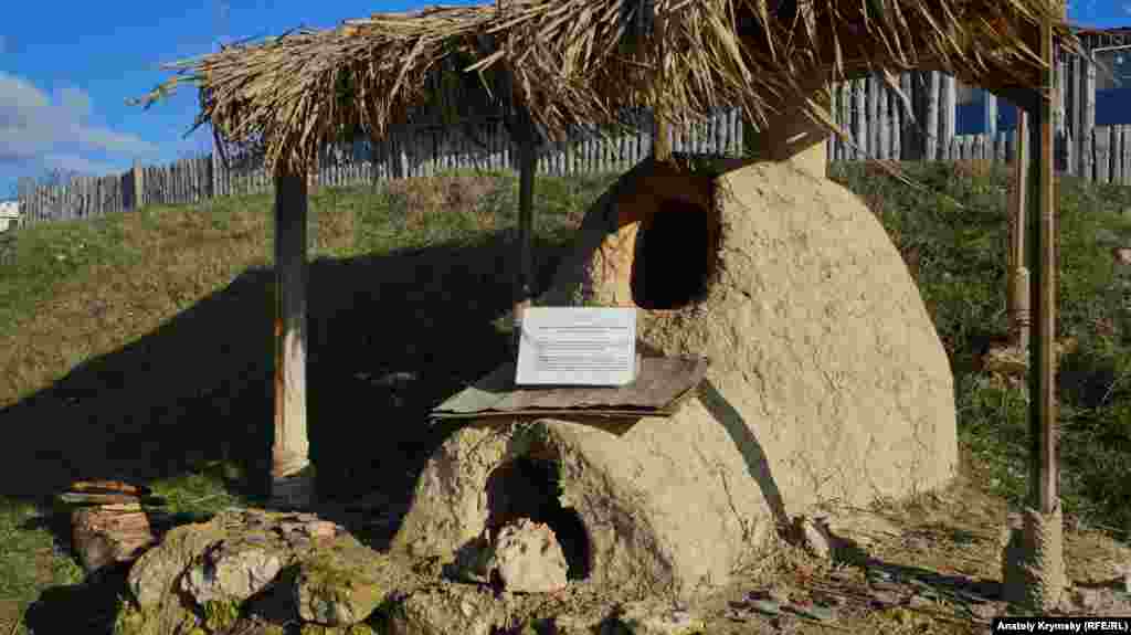 Действующая модель печи для обжига керамики на территории «Неаполя Скифского»