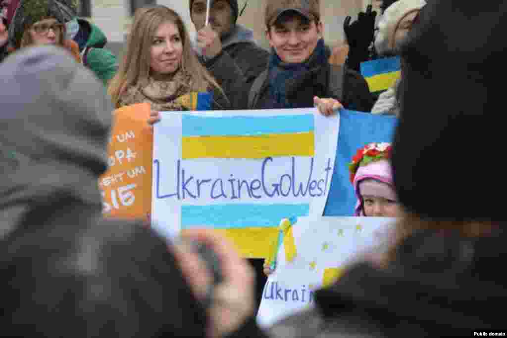 Євромайдан в Берліні (Німеччина) (фото Facebook Julia Onyschenko)