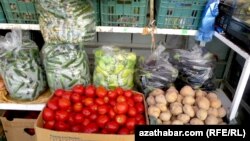 حکومت د پیازو او ټماټرو د کمبوت د پوره کولو لپاره له ګاونډیو هیوادونو افغانستان او ایران څخه واردات کړي وو.