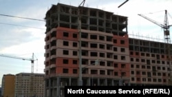 Одного землетрясения достаточно, чтобы дома в Махачкале "посыпались"