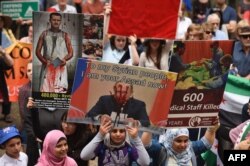 Одна з численних мирних демонстрацій проти російського військового втручання в Сирії. Сідней, жовтень 2015 року