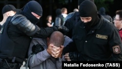 Bjeloruske snage sigurnosti privele su hiljade demonstranata u velikoj akciji protiv neistomišljenika nakon spornih izbora Lukašenka.