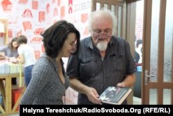 Письменник Юрій Винничук і художник Леся Квик