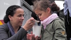 Як реагували у Брюсселі на страви, які їли українці під час Голодомору – відео