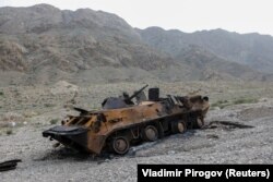 Cпалений бронетранспортер киргизьких сил поблизу водогону «Головной» біля села Кок-Таш. 5 травня 2021 року