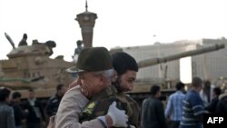 На площади Тахрир в Каире отмечают отставку Хосни Мубарака, 12 февраля 2011