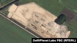 Северный участок строительства военного объекта вблизи села Павловка. Спутниковый снимок от 13 августа 2025 года