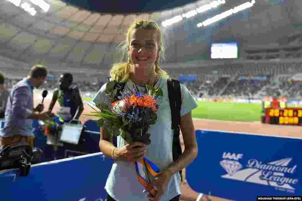 17-річна українка Ярослава Магучіх святкує перемогу. Вона виборола «золото» у секторі для стрибків у висоту та стала наймолодшою переможницею змагань в історії «Діамантової ліги». Доха (Катар), 4 травня 2019 року