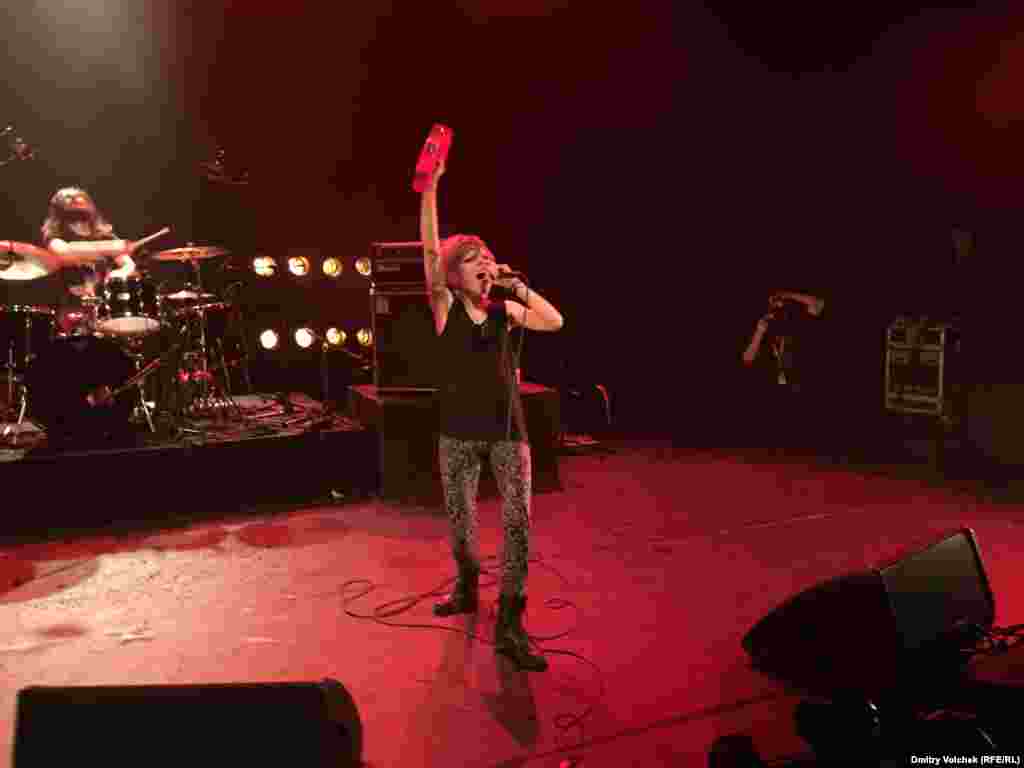 Группа Jack Wood  выступает после показа фильма Pussy vs Putin 2