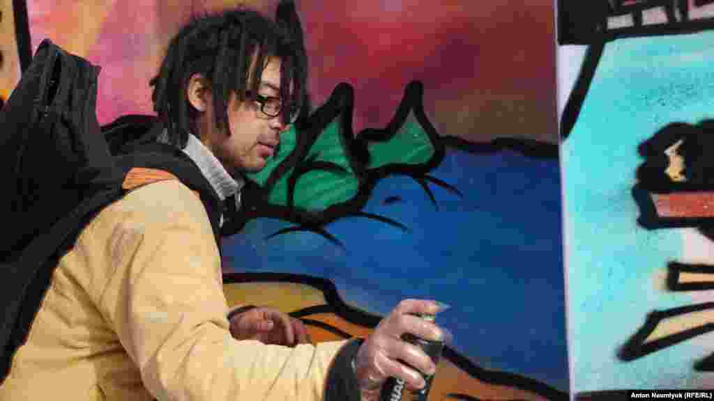 Рисовали волонтеры «Союза» и все желающие