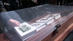 Жадан та Андрухович відкрили бібліотеку під відкритим небом (відео) Жадан та Андрухович відкрили бібліотеку під відкритим небом (відео)