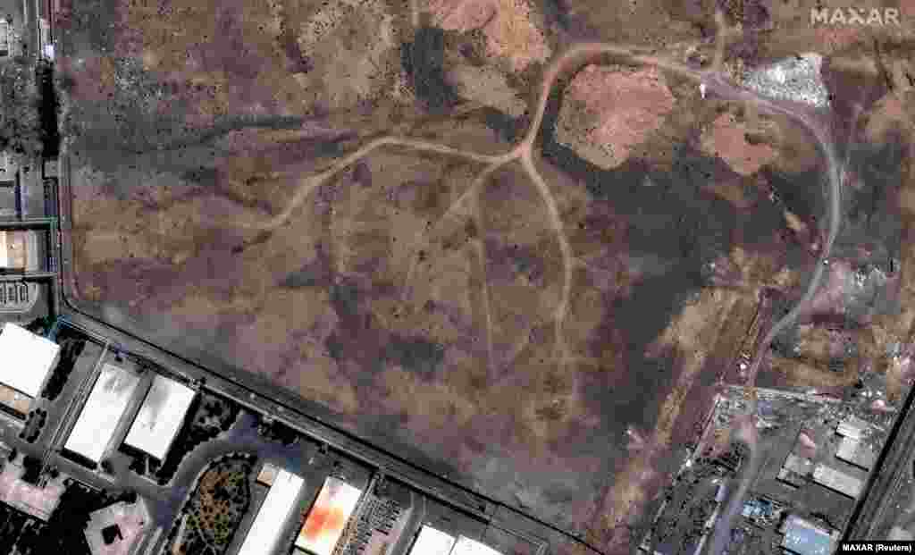 Satelitski snimak postrojenja za obogaćivanje u Natanzu napravljen 15. juna i drugi snimak napravljen 22. juna pokazuje krater nakon američkih napada.