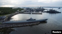 Ілюстраційне фото: кораблі в порту Сєвєроморська