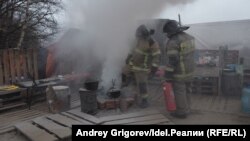 Пожарные тушили костер в палаточном лагере после разгона активистов