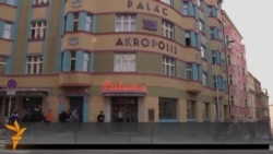 Dubioza Kolektiv u Pragu: Koncert, intervju i akustični "Brijuni" Dubioza Kolektiv u Pragu: Koncert, intervju i akustični "Brijuni"