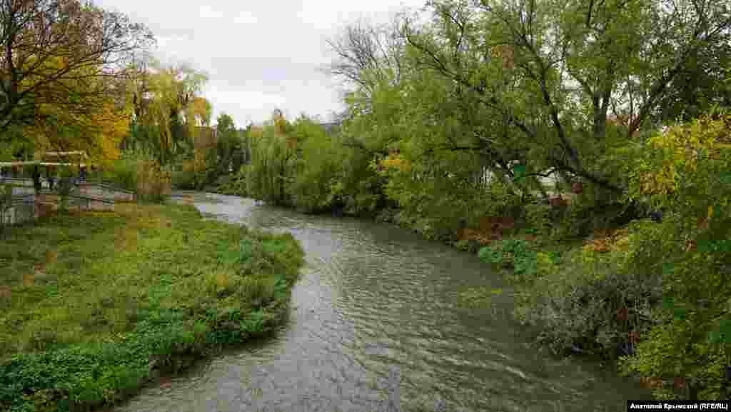 Главна водная артерия Белогорска – речка Карасу( с крымскотатарского – черная река) или Карасевка