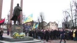 Понад 300 львів’ян зібралися на віче з нагоди річниці від дня народження Бандери – відео Понад 300 львів’ян зібралися на віче з нагоди річниці від дня народження Бандери – відео