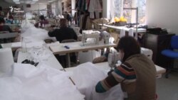 Коронавірус: у Львові шиють медичні костюми замість жіночого одягу – відео Коронавірус: у Львові шиють медичні костюми замість жіночого одягу – відео
