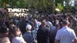 Одеса: силовики продовжують не пускати людей на Куликове поле (відео) Одеса: силовики продовжують не пускати людей на Куликове поле (відео)