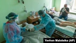 За останню добу найбільша кількість підтверджених випадків зареєстрована в Івано-Франківській (734), Вінницькій (558), Житомирській (528), Закарпатській (423) і Чернівецькій (411) областях