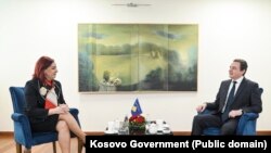 Emilija Rexhepi, në takim me Albin Kurtin pas zgjedhjeve parlamentare, më 2 prill 2025.