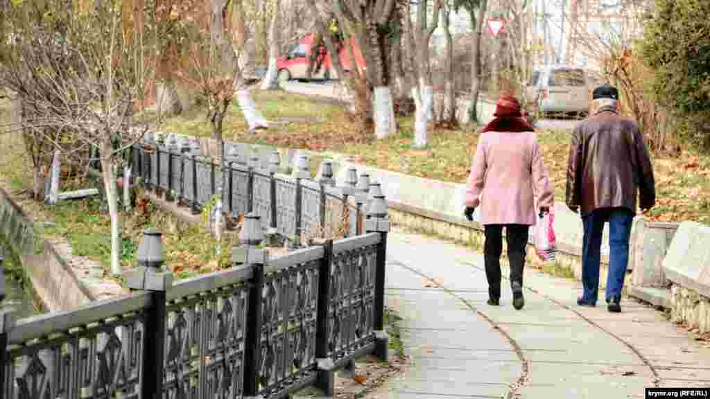 В 2019 году набережную Салгира планируют полностью закрыть, положить тротуарную плитку, установить скамейки и освещение 