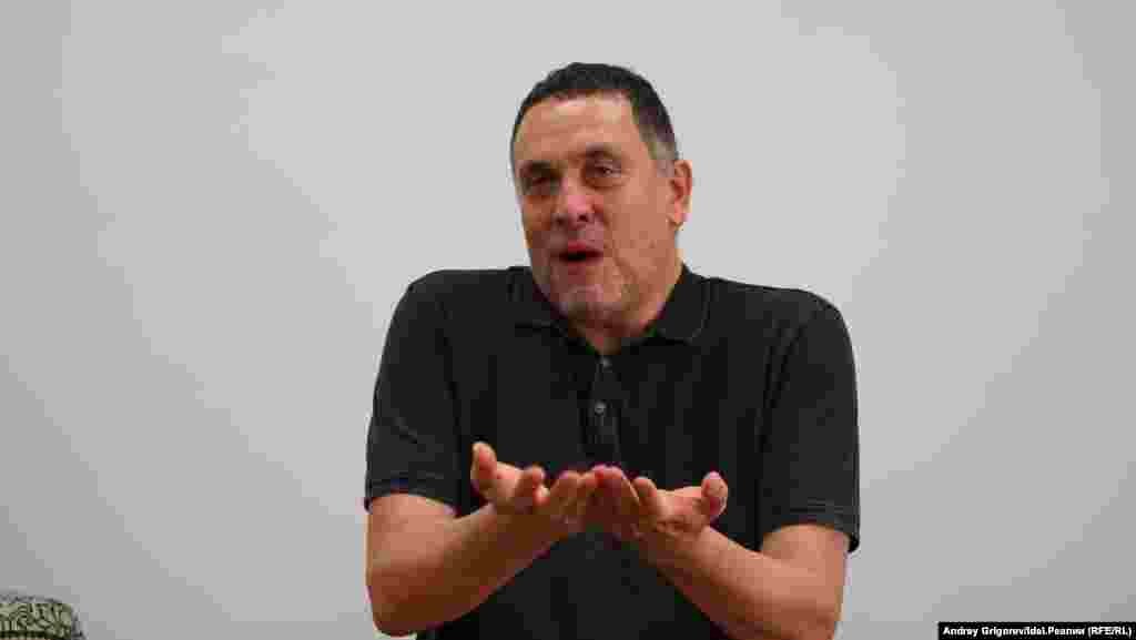 "Национальные республики голосуют по спискам ЕР не потому, что есть сервильность какая-то перед властью, а потому, что высокий процент ЕР позволяет национальным субъектам провести большое количество депутатов — чем больше процент, тем больше депутатов, естественно, и таким образом защищать права региона. Вот Чеченская Республика, вроде небольшой субъект, а в Думе целых шесть депутатов, которые защищают, в частности, интересы Чеченской Республики и полноценно это делают".