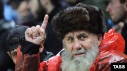 Болельщик "Ахмата" во время матча любимой команды в Грозном