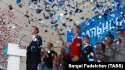 Алексей Навальный на собрании своих сторонников во время выдвижения, 24 декабря 2017