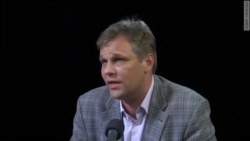 "Вас, наверное, в Москве неплохо кормят!" "Вас, наверное, в Москве неплохо кормят!"