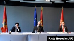 Čelnici pobedničkih stranaka na izborima nakon dogovora o Vladi: Dritan Abazović (levo), Zdravko Krivokapić, (u sredini) i Aleksa Bečić (desno)