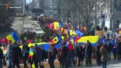 В Кишиневе митинговали за объединение с Румынией (видео) В Кишиневе митинговали за объединение с Румынией (видео)