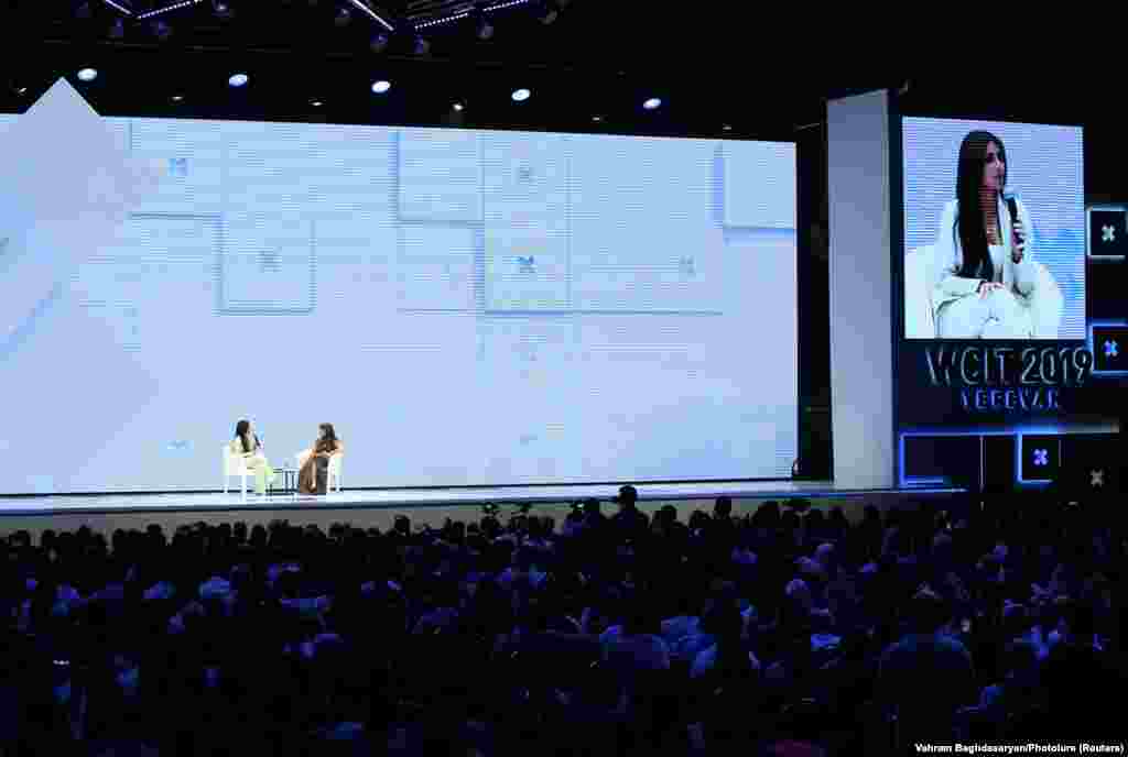 Під час конференції Кардаш’ян сказала, що шукає способи виробництва своєї нижньої білизни у Вірменії