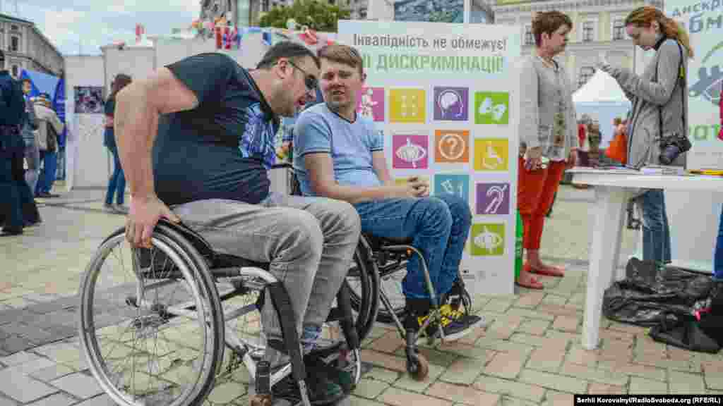 Стенд, що просуває ідею по-європейськи безбар’єрного Києва для всіх категорій населення