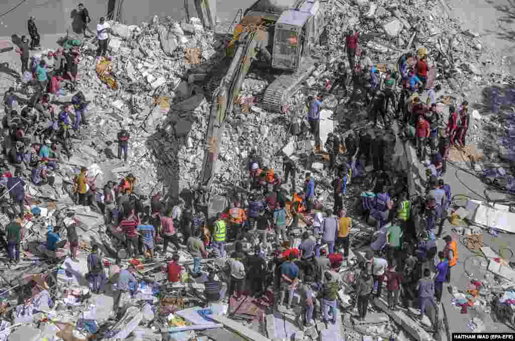 Ізраїльські авіаудари 16 травня зруйнували будинок лідера &laquo;Хамасу&raquo; у Смузі Газа, а також дві інші будівлі. Заявляють про щонайменше 42 загиблих. Ізраїль стверджує, що прицільно знищує бойовиків, &laquo;Хамасу&raquo; заявляє про жертви серед цивільних. Це &ndash;​ найсмертоносніший одиночний удар, завданий Ізраїлем, відтоді, як спалахнули важкі бої між Ізраїлем і бойовиками&nbsp;&laquo;Хамасу&raquo;.