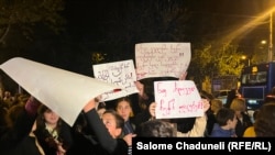 მეათე სკოლის მოსწავლეებისა და მშობლების პროტესტი. 28 ოქტომბერი. სალომე ჩადუნელის ფოტო