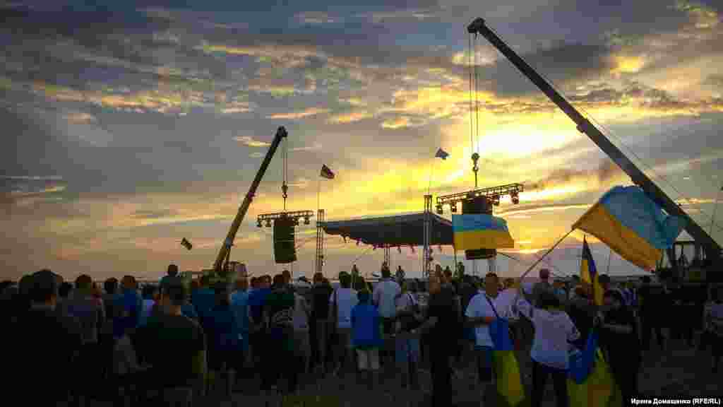 Концерт для аннексированного Крыма от группы «Бумбокс» на закате дня
