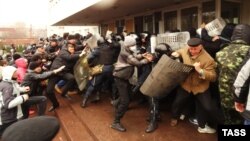 Назад у 2014 рік: як сили України відбили Маріуполь 10 років тому (фотогалерея)