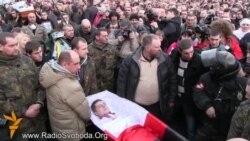 На Майдані прощаються з загиблими На Майдані прощаються з загиблими