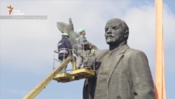 Після понад доби зусиль у Запоріжжі демонтували пам’ятник Леніну (відео) Після понад доби зусиль у Запоріжжі демонтували пам’ятник Леніну (відео)